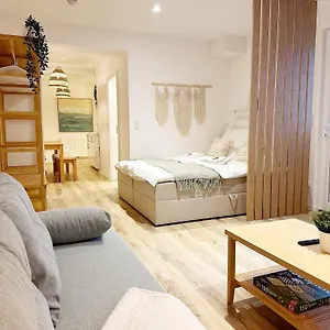  Apartment Gemuetliches 2 Ambient Mit Queensize-bett , Etagenbett& Schlafsofa In Alsternaehe Deutschland